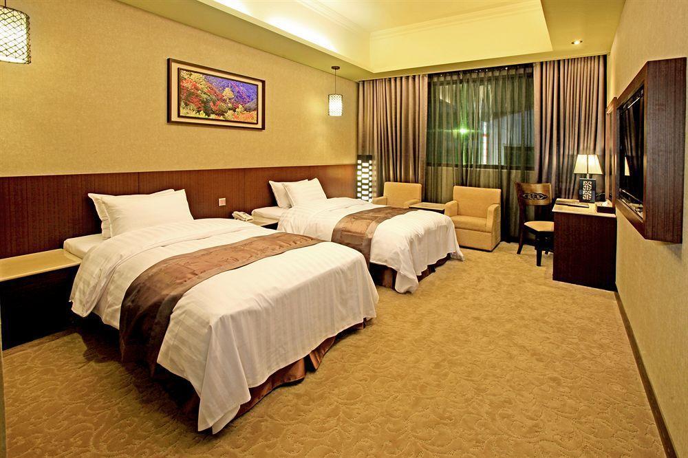 Guanko Hotel Chiayi City Exterior photo