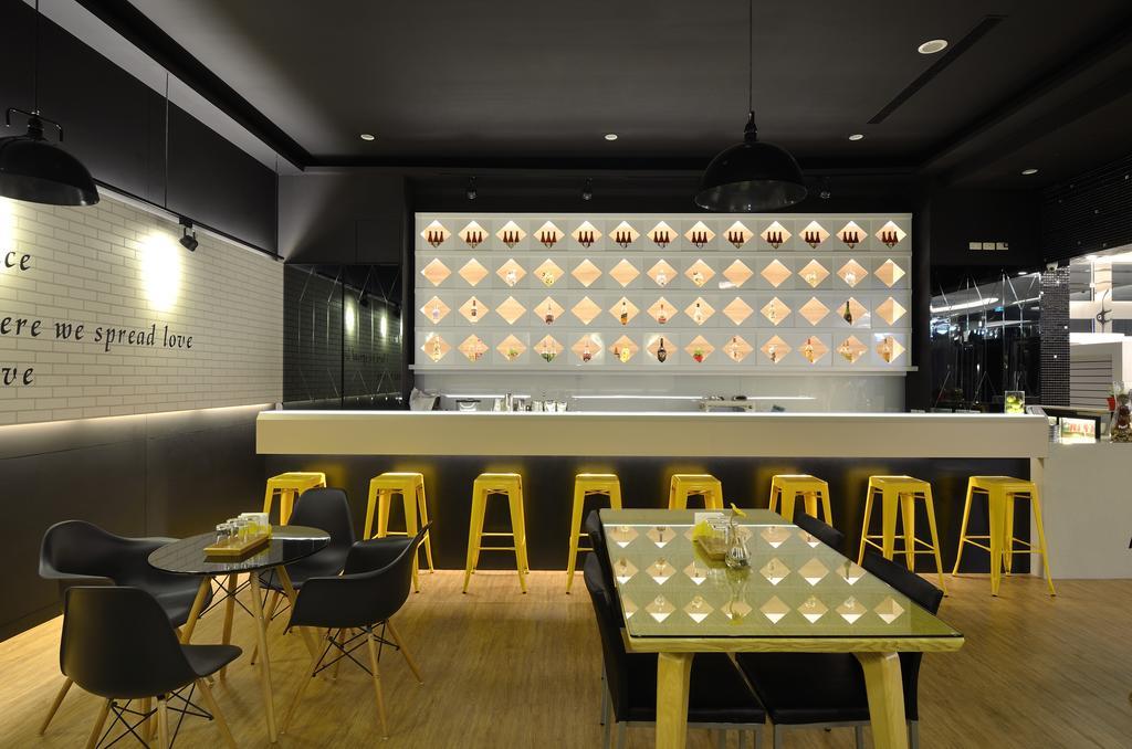 Guanko Hotel Chiayi City Exterior photo