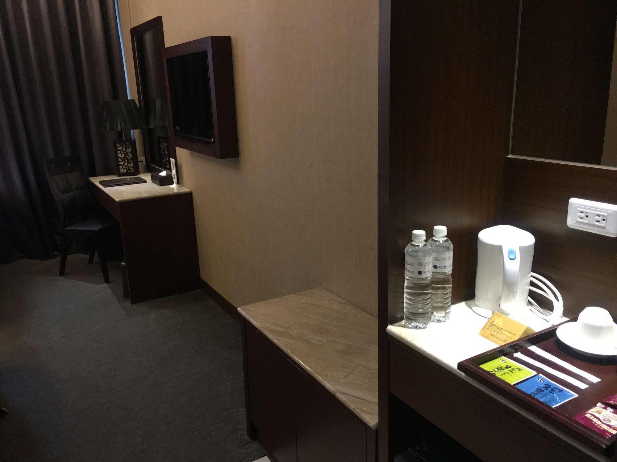 Guanko Hotel Chiayi City Exterior photo