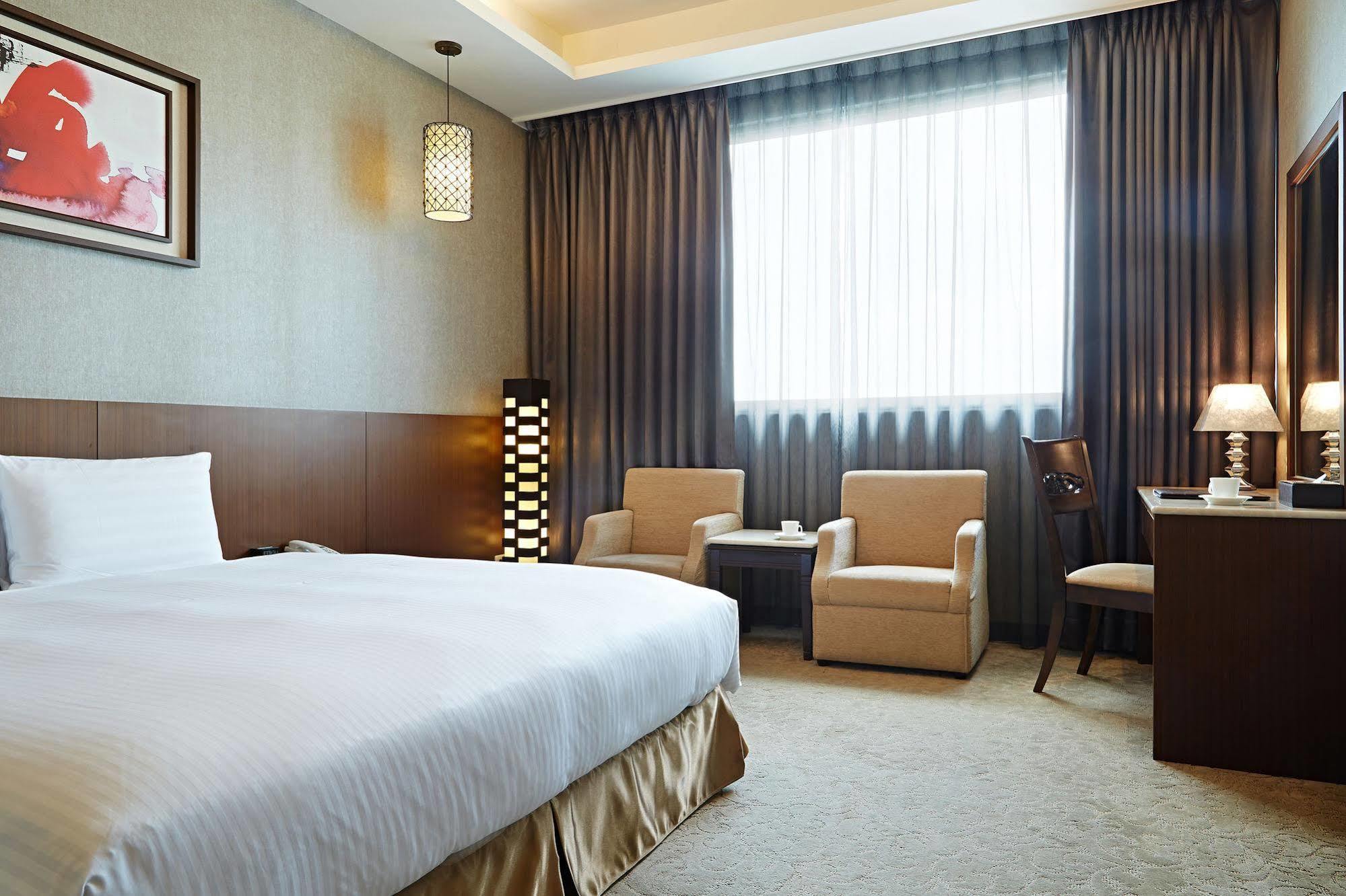 Guanko Hotel Chiayi City Exterior photo