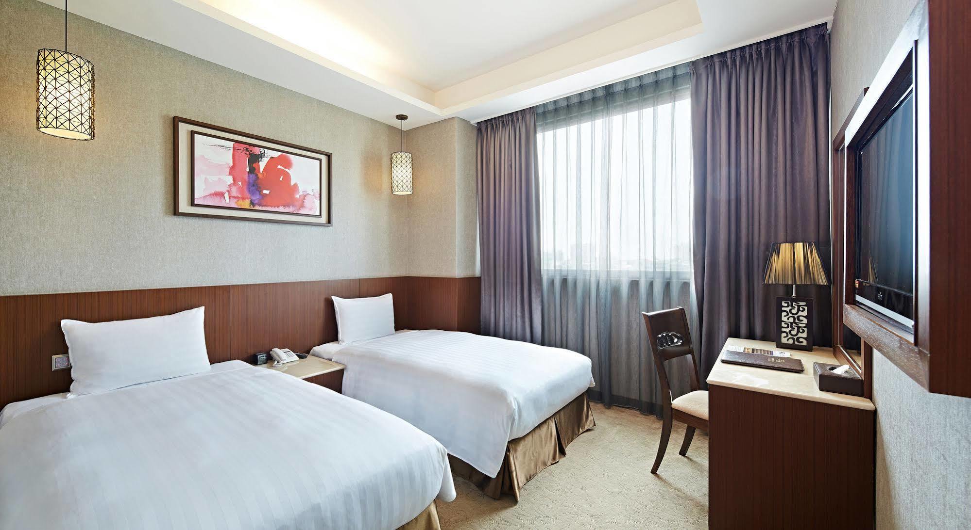 Guanko Hotel Chiayi City Exterior photo